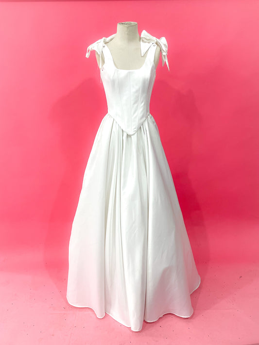 Sample Antonieta ivory dress size 6