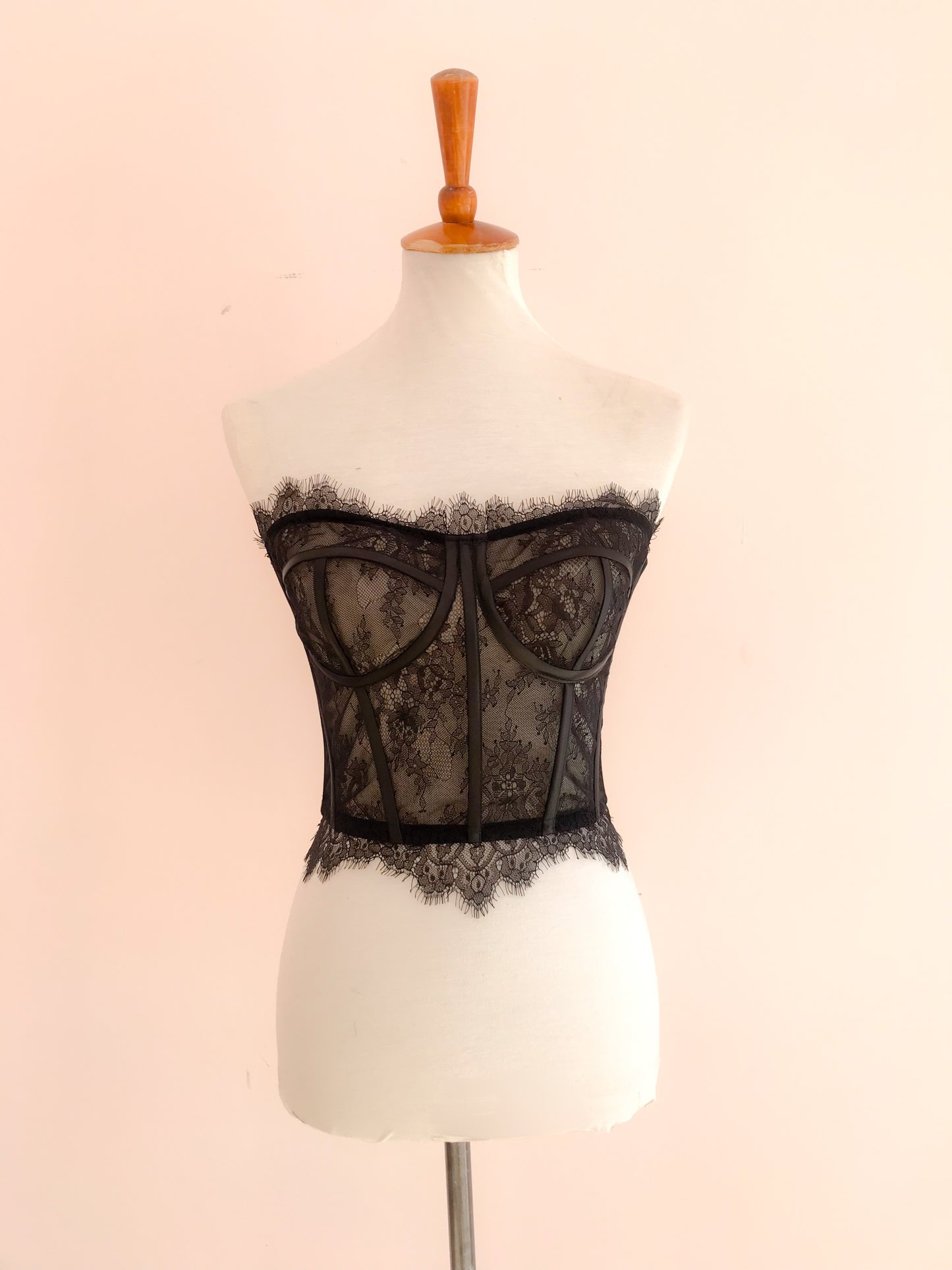 Muestra Bustier Lilith negro talla 4-6