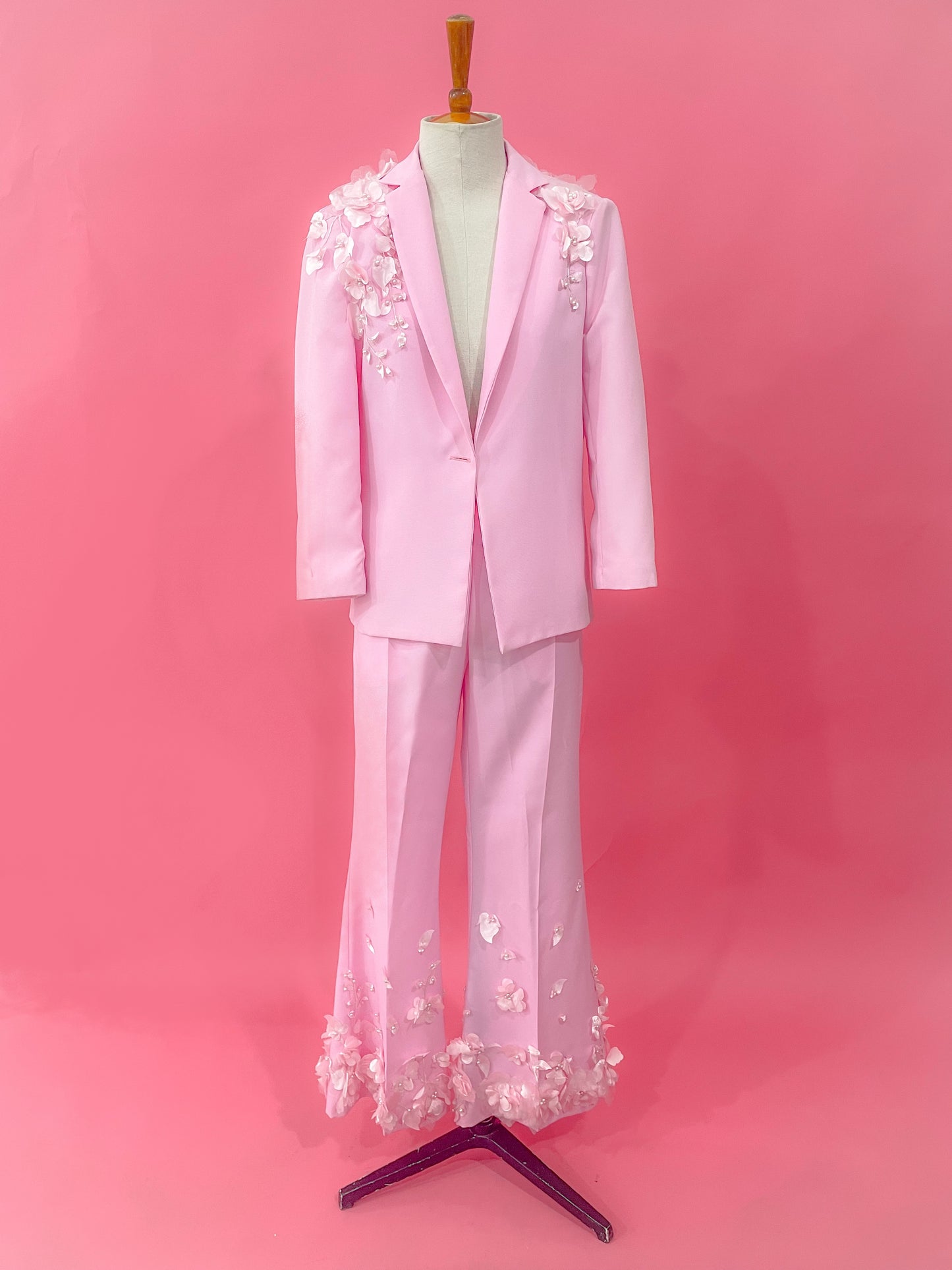 Muestra Set Saco y pantalón de rosas talla 8