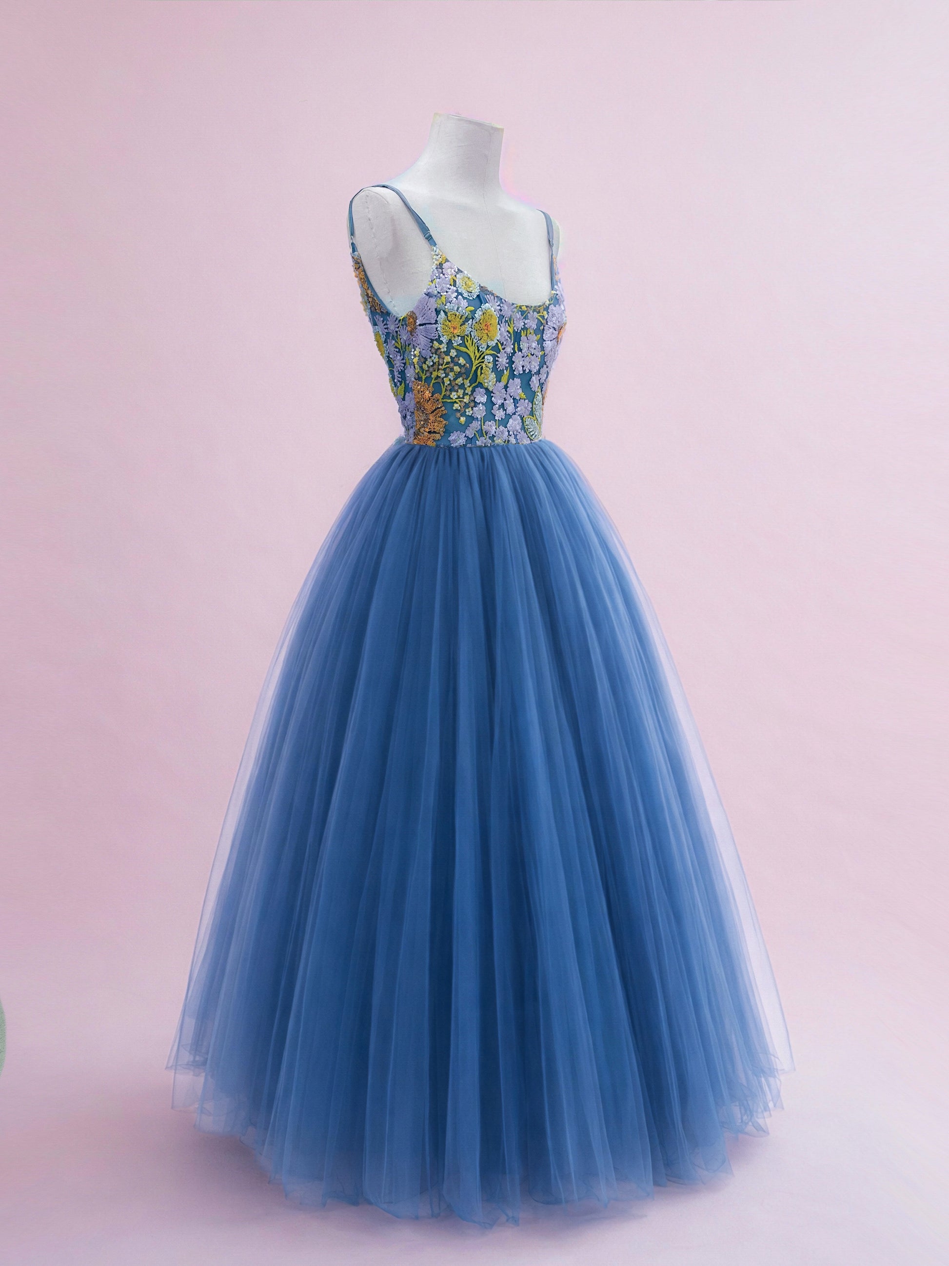 Catrina Dresses: Elegance and Tradition for Special Events Georgina Chvez Catrina Dresses: Elegance and Tradition for Special Events Georgina Chvez
