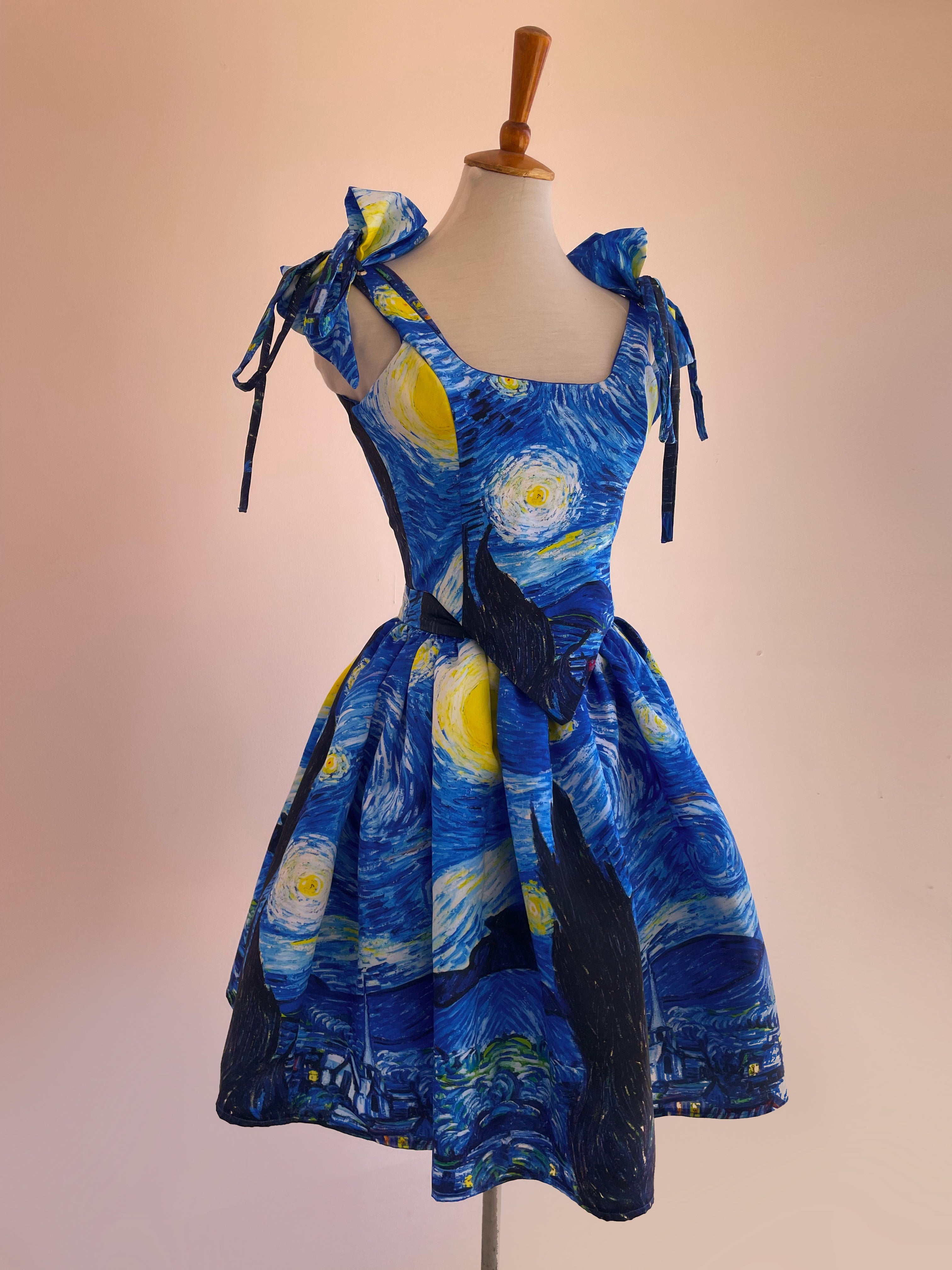 VAN GOGH: Art in Fashion - Paperblog | Art inspired fashion, Fashion, Dress